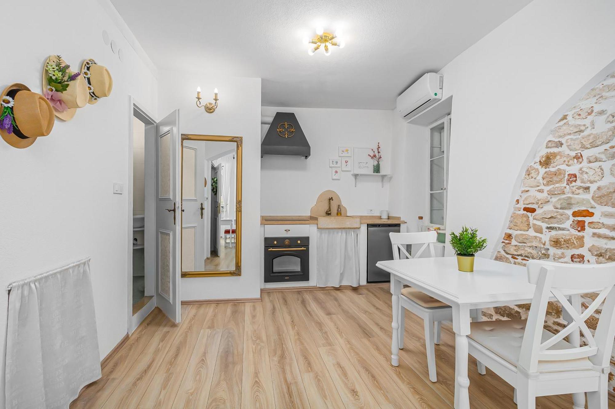 Primavera Deluxe Studio Apartment 罗维尼 外观 照片