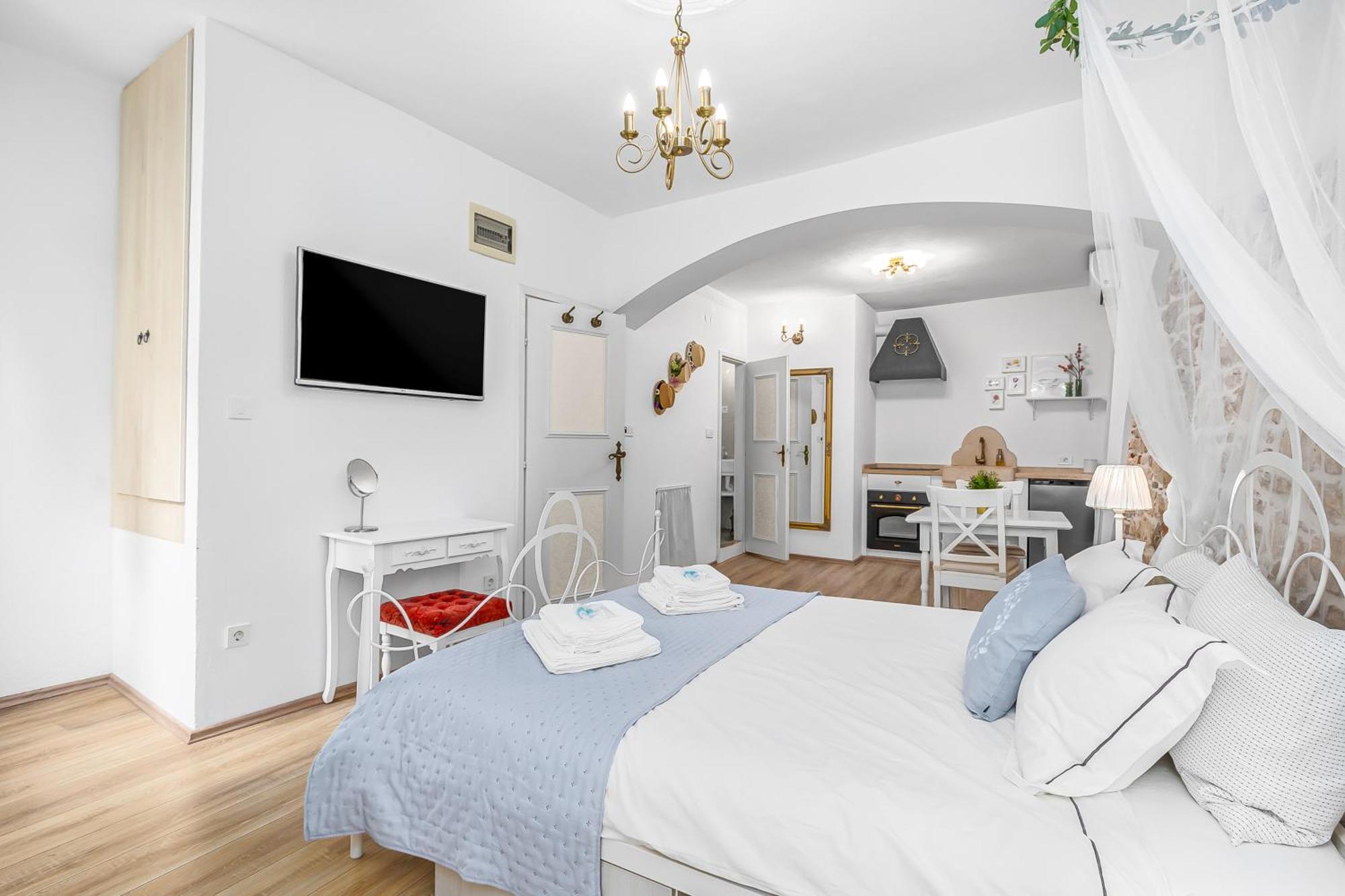 Primavera Deluxe Studio Apartment 罗维尼 外观 照片